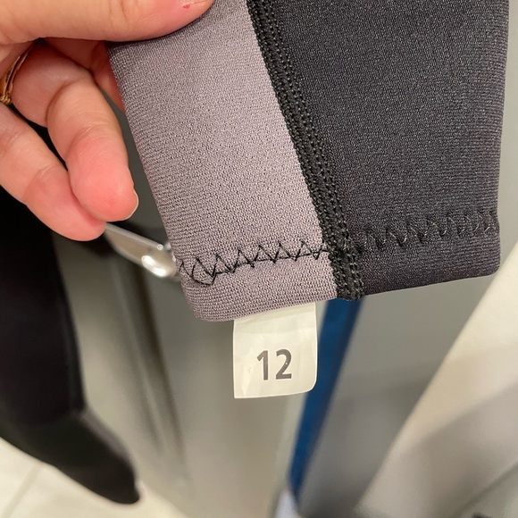 WET SUIT - LIKE NEW - Picture 5 of 5